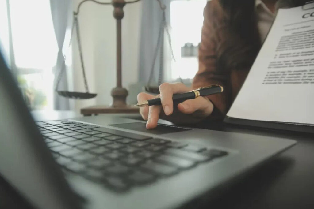 العلامة التجارية وحقوق النشر والملكية الفكرية
